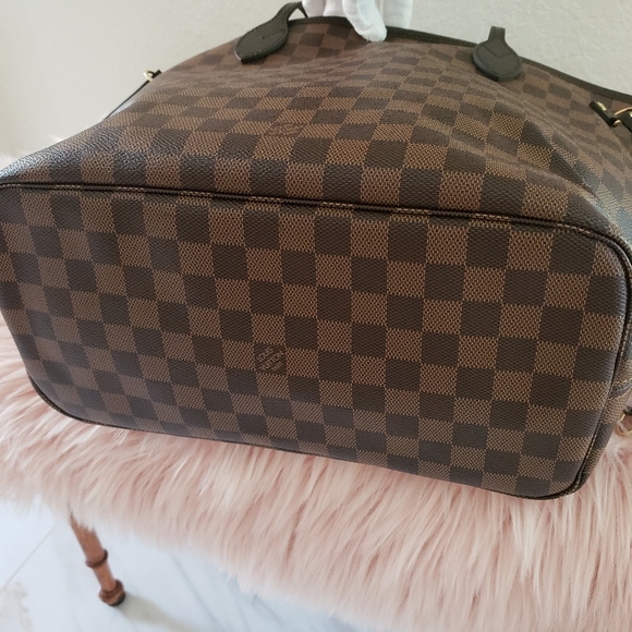 LOUIS VUITTON | LV Neverfull MM in Cherry - Picture 9 of 17